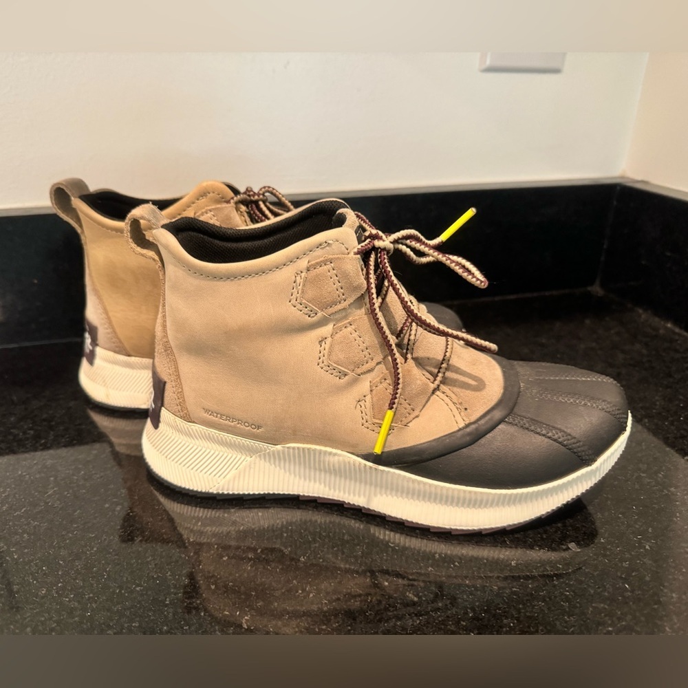 SOREL Women’s Out N About Classic Boot size 6.5 wore 2 times